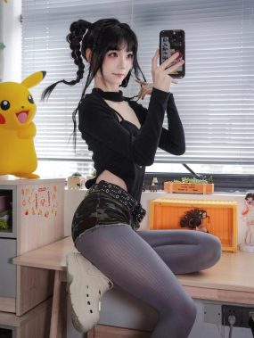 灰丝可爱美少女